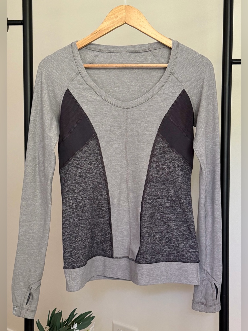 Lululemon Long Sleeve Athletic Top Size 6 Heather Gray Colorblock Fitted Shirt